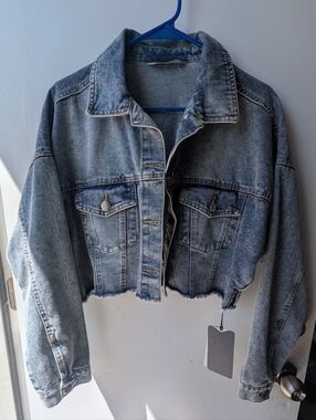 Women's Cropped Denim Jacket - Light Blue